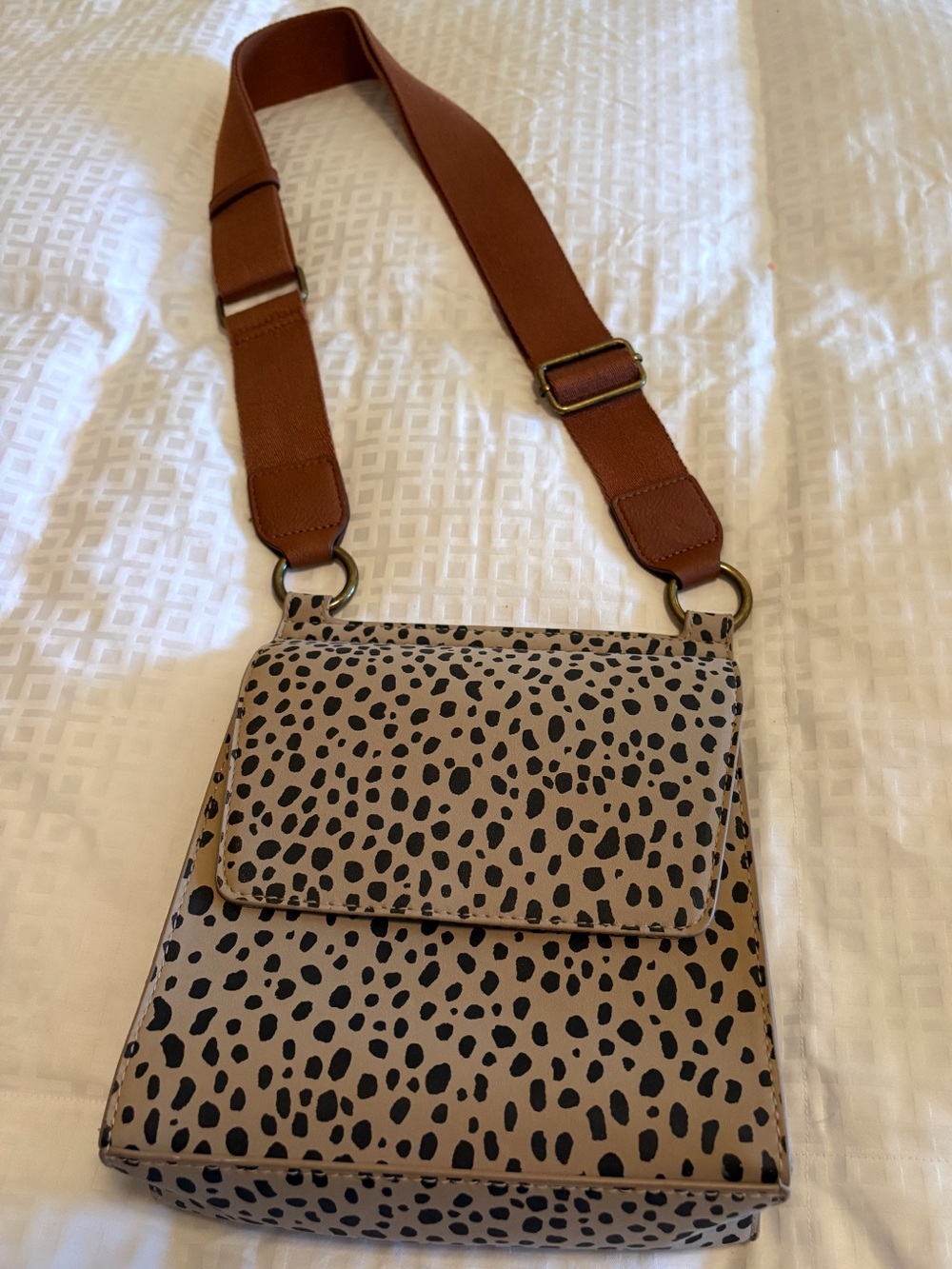 Universal Thread Leopard Crossbody Bag - Picture 3 of 4